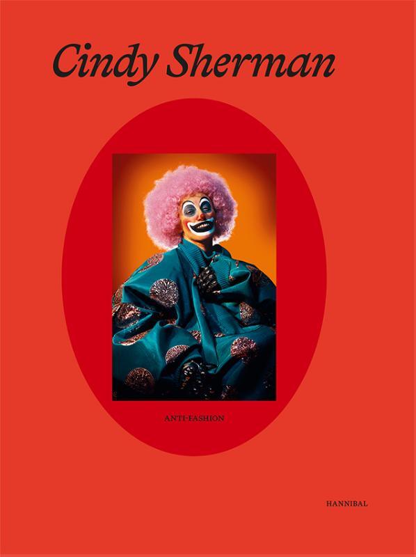 Omslag van boek: Cindy Sherman – Anti-Fashion