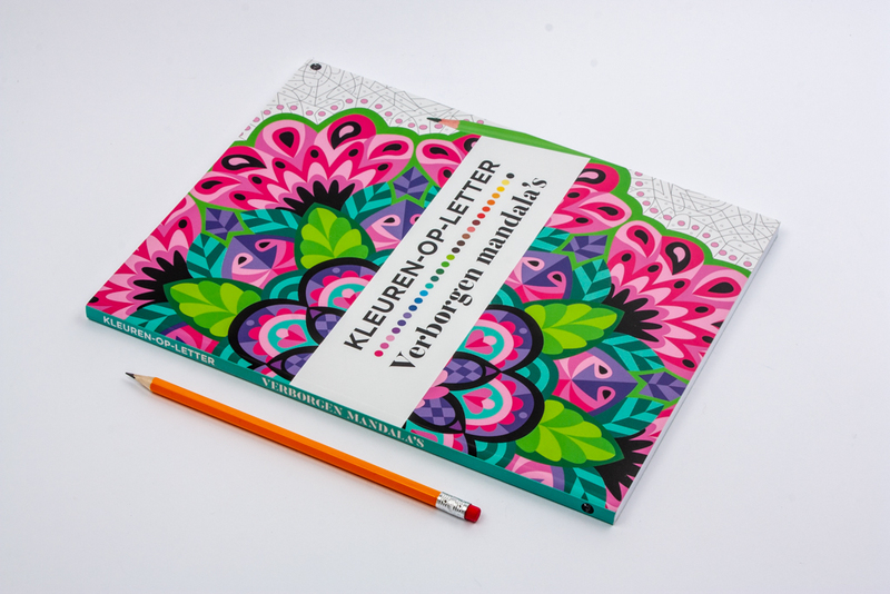 verborgen mandala'sKleuren op letter 3